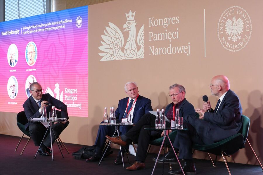 Panel „Zakaz gloryfikacji totalitaryzmów. Przestrzeń publiczna i pamięć jako pole bitwy o bezpieczną przyszłość” – Warszawa, 13 kwietnia 2023. Fot. Mikołaj Bujak (IPN)