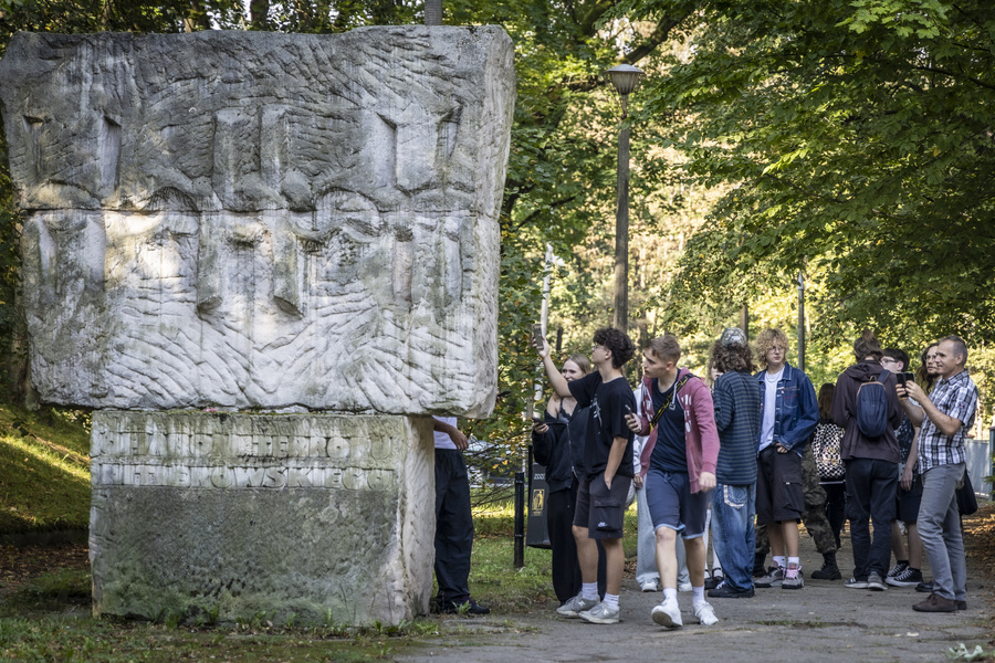Gra prowadzi po miejscach pamięci II wojny światowej