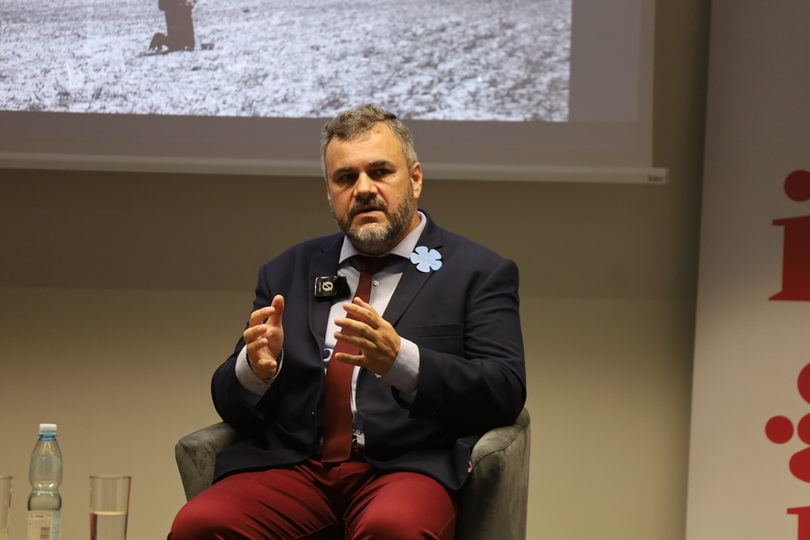 rozmowa dr hab. Karola Sacewicza z Piotrem Lisieckim - Prezesem Towarzystwa. Fotografia przedstawia Piotra Lisieckiego.