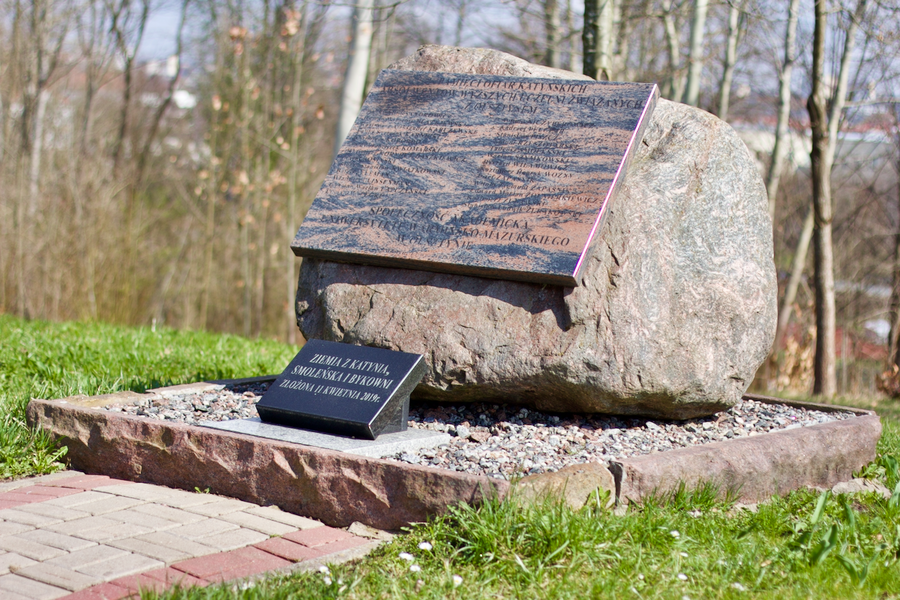 Uroczystości odbyłī się przy pomniku w Alei Ofiar Katyńskich