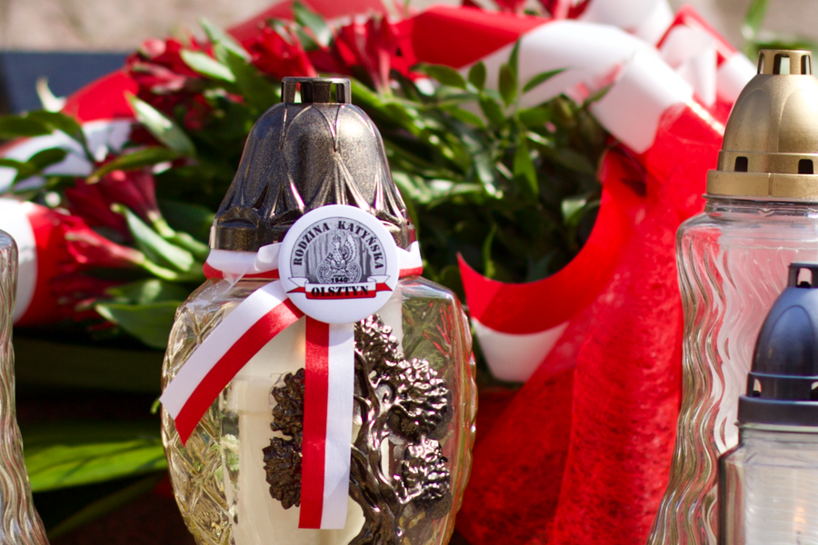 Uroczystości odbyłī się przy pomniku w Alei Ofiar Katyńskich