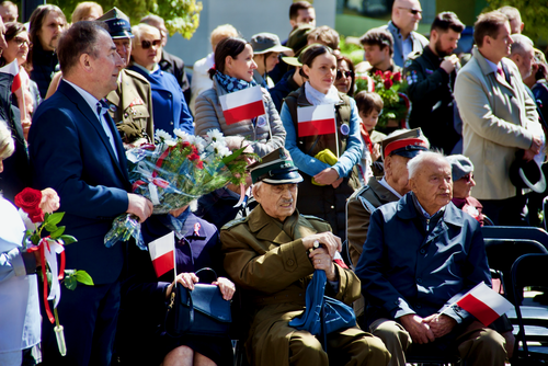 Uroczystości odbyły się na placu Konsulatu Polskiego.